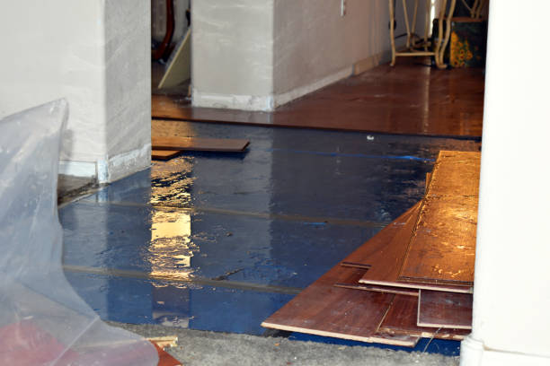Professional Water Extraction technician working in Le Grand, CA